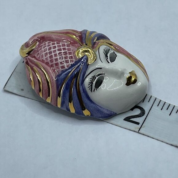Vintage ceramic face mask brooch - Picture 6 of 9